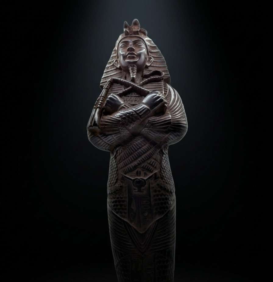 Tutankhamun Statue